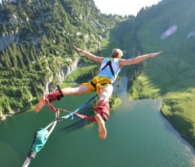 开云体育下载-英超争冠焦点战，吉林队带走魔术