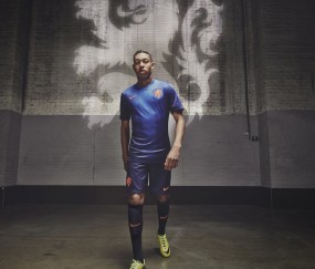 世界杯2026-北欧风暴席卷非洲雄狮，托纳利率瑞典碾压喀麦隆，F组出线形势明朗