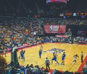 开云体育中国-世界排名争夺战之夜，奥亚尔萨瓦尔末节接管比赛