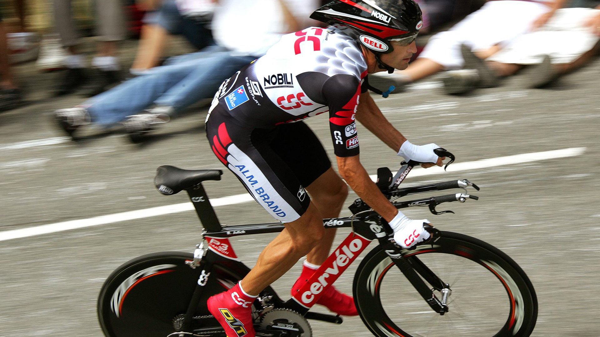 那不勒斯对阵中国,三笘薰的攻防转换,映照东亚足球的孤勇与迷思